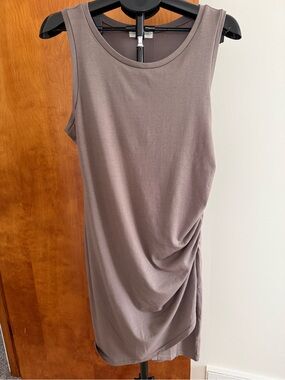 Treasure & Bond Taupe Sleeveless Ruched Midi Dress